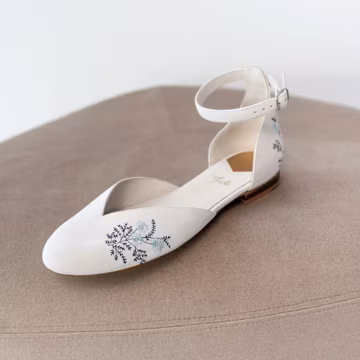 Ivory Bridal Flats with Handmade Embroidery, Wedding Shoes with V-Notched Vamp, Almond Toe and Ankle Strap, Bridal Shoes with Flat Heel