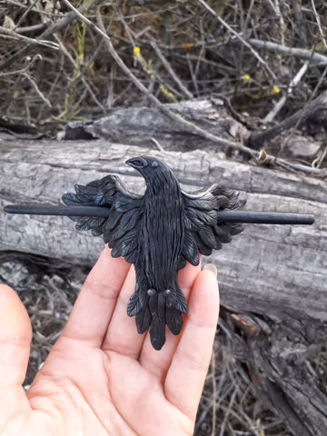 Hair clip with black raven