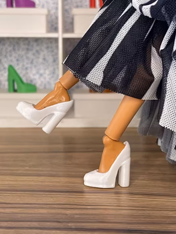 Chunky heel shoes for 1.6 Scale Fashion Dolls