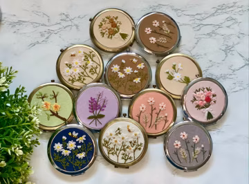 Floral Hand-Embroidered Compact Mirror – Handmade Linen Pocket Mirror