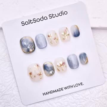 Golden Flower Handmade Press On Nails: White Blue Tie Dye, Short Round