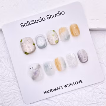Gentle Tie Dye Handmade Press On Nails: Blue and White, Short Round