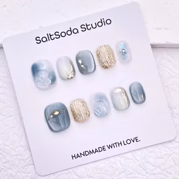 Glitter Gold Handmade Press On Nails: Blue Tie Dye Cat Eye, Short Round