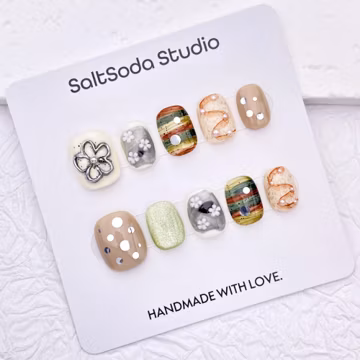 Flower Handmade Press On Nails: Green and White, Short Round