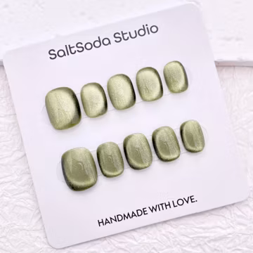 Handmade Green Cat Eye Press On Nails: Short Round Style