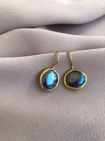 Minimalist Round Real Black Flat Pearl Gold Earrings