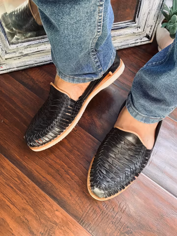 Men's Handwoven Leather Huaraches: Traditional Mexican Sandals
