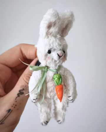 Handmade Viscose Bunny Miniature Toy, Movable Limbs, Glass Carrot