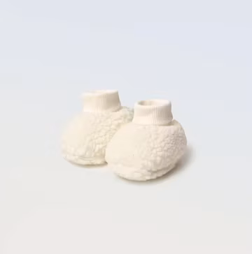 Baby Socks, Booties, Mittens and Bibs. Gender Neutral Newborn Coming Home Outfit First Shoes 0-3 months
