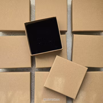 60pc Small Brown Box Kraft Jewellery Gift Favor Boxes Brooch Ring Earring Jewelry Display Tan Case With Square Black Sponge Insert Jewelry