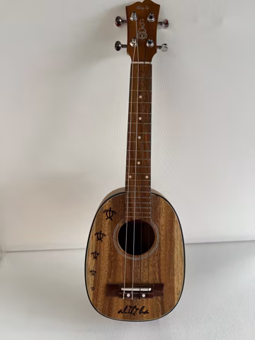 Hawaiian ukulele monkey pod 23-inch length brand new sound.