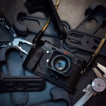 Leica Camera Grip for M 240 with Tripod mount 3D Printed | Perfect gift for photographers | Father's Day Gift