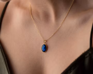 14k Gold Labradorite Pendant Necklace: Victorian Style Healing Stone