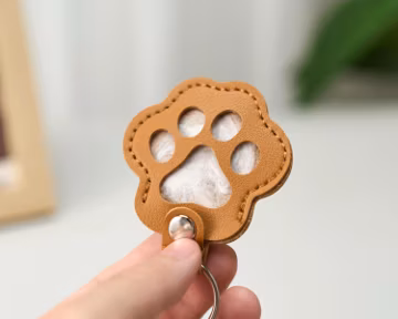 Personalized Pet Fur Keepsake Keychain, Dog Hair Memorial Holder, Leather Pouch for Pet Loss Gift, Custom Memory Keyring for Dog Lovers