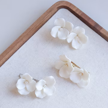 Minimalist Porcelain Flowers Blossoms Hair Clip, Bridal Hair Clip, Bridesmaid Hair Clip, Bridal White Floral Wedding Hair Barrette