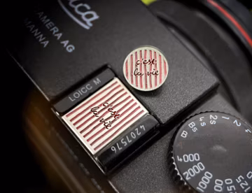C'est la vie Engraved Camera Hot Shoe Cover, Shutter Button, That's Life French Quote, Fits Canon, Sony, Fuji, Nikon