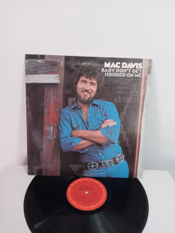 Mac Davis / Baby Don't Get Hooked On Me / 1972