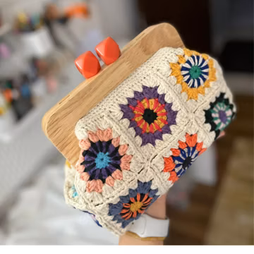 Crochet Granny Square Clutch: Vintage Style Wooden Clasp Bag
