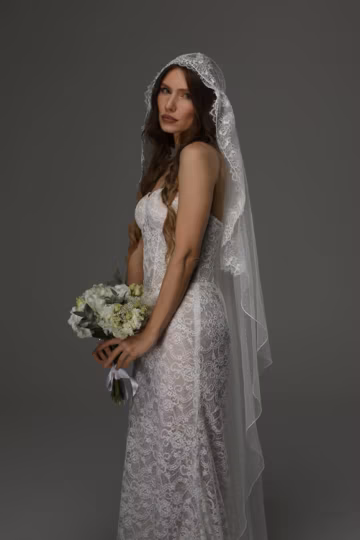Juliet Cap Wedding Veil with Lace, Dotted Tulle Bridal Veil with Pencil Edge, Vintage Romantic Bridal Veil