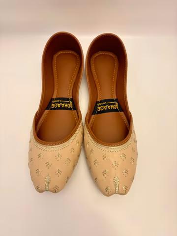 UK Size 4,5,6,8/DhaageLondon/khussas/Juttis/Ladies handmade Pakistani Indian Khussa Sandal/Handcrafted Punjabi Jutti/Women/Cream