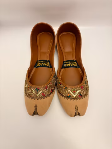 UK Size 4,5,7/DhaageLondon/khussas/Juttis/Ladies handmade Pakistani Indian Khussa Sandal/Handcrafted Jutti/Women/Camel Colour