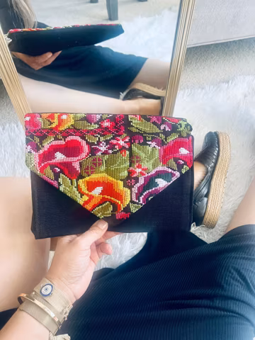 Mexican Handmade Purse - Embroidered Evening Bag - Wrislet - Gift for mom - Gift for her - Boho Hippie Vintage