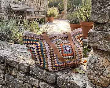 Boho Crochet Shoulder Bag: Leather Straps, Cotton-Lined Square Tote