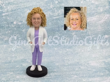 Woman Bobblehead Custom, Custom Gifts For Mom, Aunt, Wife, Girlfriend, Personalized Gift For Bride’s Mother, Custom Birthday Cake Topper