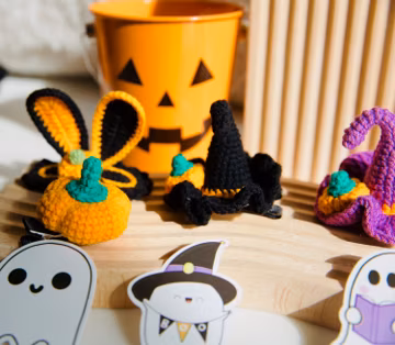 Crochet Halloween Hair Clip: Witch Hat & Pumpkin Costume Accessory