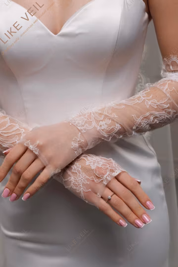 Lace Wedding Sleeves, Ivory Fingerless Gloves, Personalized Bridal Sheer Detachable Sleeves, Chantilly Lace Wedding Separate, Elegant Access