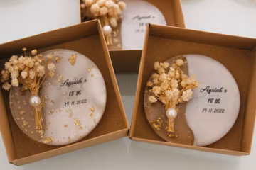 Personalized Epoxy Magnet Favor: Dried Flowers, Wedding, Bridal
