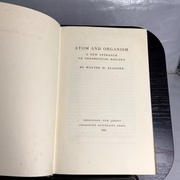 ATOM AND ORGANISM Walter M. Elsasser 1966 Theoretical Biology Physics