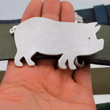 Antique Silver Pig Belt Buckle: Zamak Animal Accessory - GS323ds