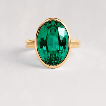9 Carat Colombian Emerald Oval : Unique Bezel In Yellow Gold Setting