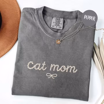 Comfort Colors® Faux Pearl Cat Mom Shirt, Minimalist Cat Lover Tee, Faux Pearl Coquette Tshirt, Cute Girly Cat Shirt, Gift For New Cat Mom
