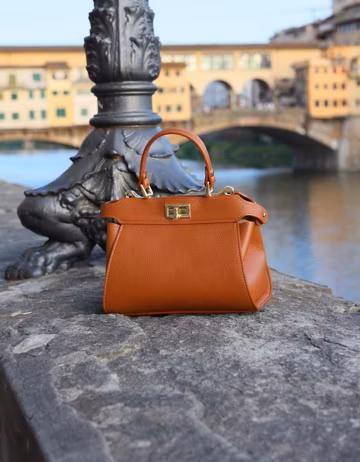 Handcrafted Italian Leather Crossbody Bag: Women's Caramel Shoulder Purse