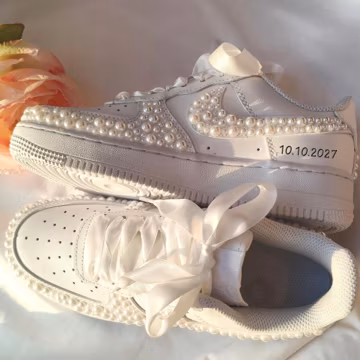 Personalized pearl-embroidered wedding sneakers for brides,custom Air Force 1 shoes,bridesmaid gifts,prom pearl wedding shoes,keepsake gifts