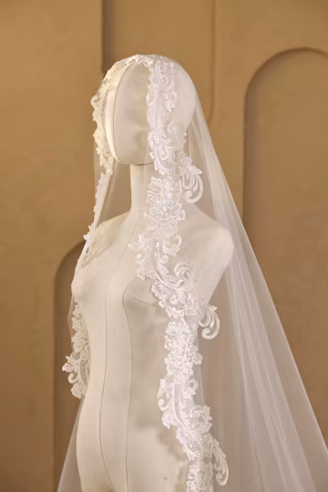 Mantilla Veil Lace Edge 1 Tier• Ivory Veil for Wedding • Cathedral Bridal Veil With Comb • Classic Floral Vintage Appliques Sequins Veil