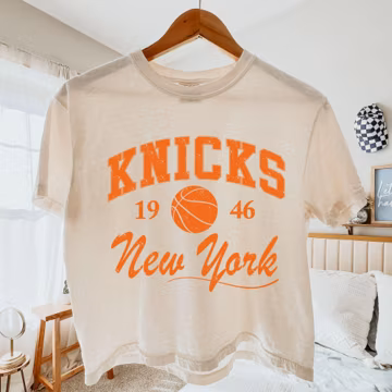 New York Knicks Boxy Cropped Shirt, Retro Knicks Basketball Crop Tee, Sporty Aesthetic T-shirt, Trendy Game Day Clothing, New York Boxy Tee