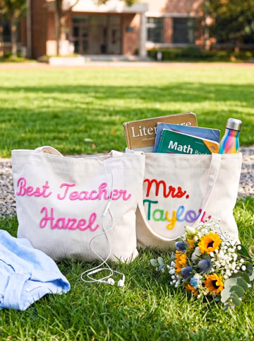 Personalized Corduroy Teacher Tote Bag,Back to School Gift Bag,Hand Crochet Name Zipper bag,Teacher Appreciation Gift,Mrs. Gift,Shoulder Bag