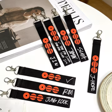Bulk Sales Kpop Boy Group Keychain, Double Sided Printing Fabric, Bag Charm Pendant, Concert Peripheral Support Gifts
