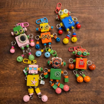 Handmade Wooden Robot Bag Charm: Colorful Punk Style, Movable Limbs, Unique Accessory