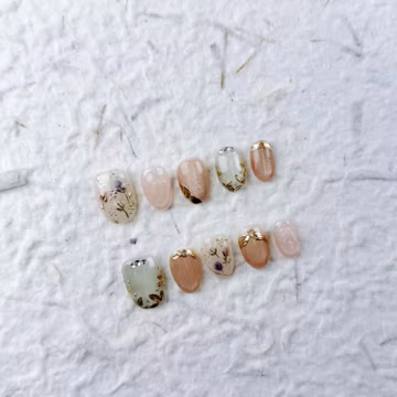 Short Oval Press On Nails in Soft Pink & Beige. Golden Leaves, Purple Flowers, Subtle Shimmer, Perfect for Daily Commute and Elegant Dates