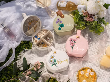 Custom Jewelry Travel Case,Hand-Drawn Style Birth Flower Jewelry Box,Bridesmaid Gifts Proposal,Bachelorette Party Favors,Girls Trip Gift