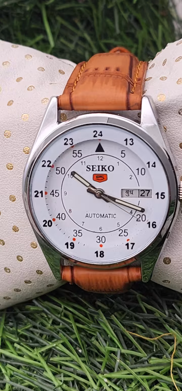 Vintage refurbished Seiko 5 White Dial: Automatic wrist watch, 36 mm, Japan Made