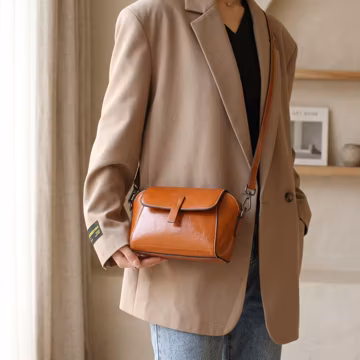 Vintage Leather Crossbody Bag for Women Minimalist Small Shoulder Bag Retro Elegant Handbag Gift for Her