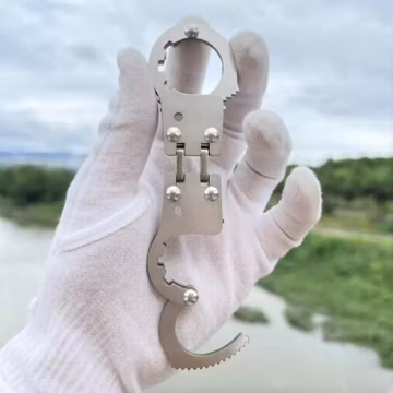 Mini Handcuff Keychain Toy, Fun Thumb Cuffs
