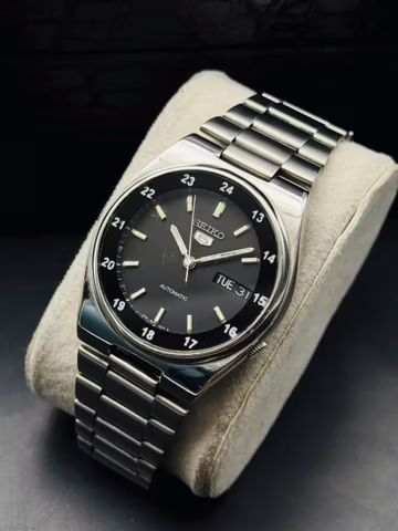 Vintage Seiko 5 Automatic Men's Wrist Watch Day Date Black Railway Timing Dial