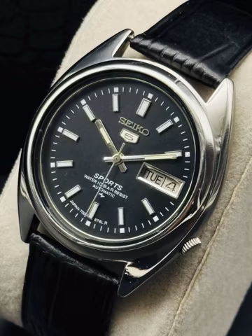Vintage Seiko 5 Sports Automatic Men's Wrist Watch Day Date Black Dial, Glow in Dark