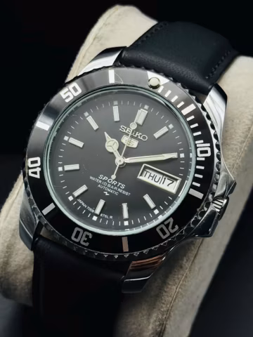 Vintage Seiko 5 Automatic Watch: Black Sports Dial Day-Date, Refurbished 1990s,Exhibition Back